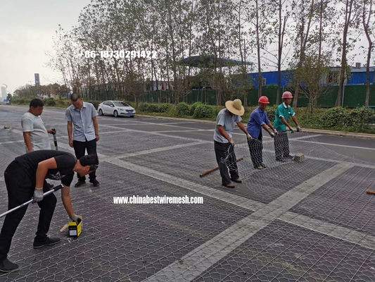 Reinforced gabion /hexagonal mesh net in the construction of highway white to black made in china