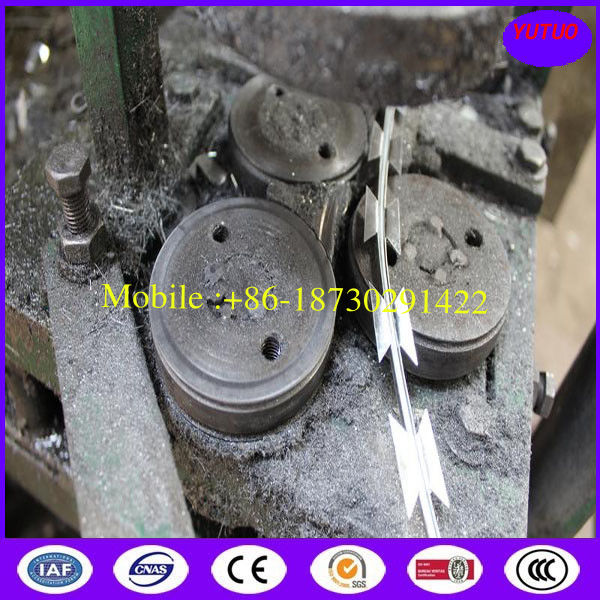 China Sharp blade BTO-22/BTO-10/CBT-65 Razor Wire with low price