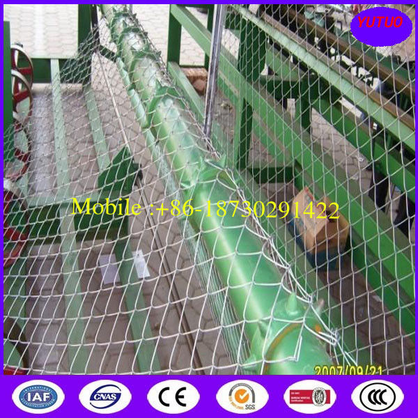 Low carbon iron wire material and chain link mesh type chain link wire mesh
