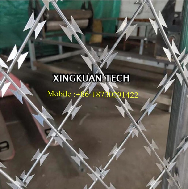 Welded Razor Barbed Wire Mesh Fence With Blade Type BTO-22 For Security Fencing