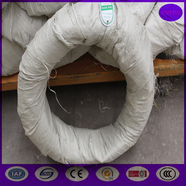 700mm coil diameter bto-30 concertina cross Razor barbed wire for Ghana ...